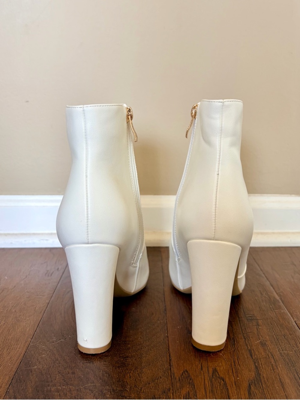White Block Heel Ankle Booties with Pointed Toe — Size 7.5 - Picture 4 of 8